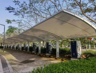 海南電網公司首個大型集中電動汽車充電站正式投運